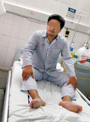 王某的睾丸被刺伤,正在医院进行治疗本报记者 陈栋 摄河南人王某很