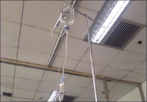 输液瓶里打脏水