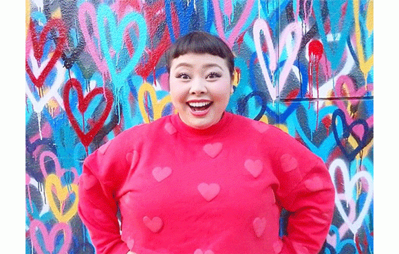 打开日本人气艺人的化妆包 ,又被种下一大片草原!