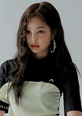 gif】blackpink是yg entertainment于2016年8月8日推出的女子演唱组合