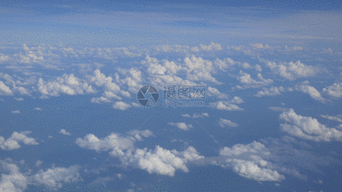 蓝色天空上的白云gif
