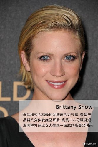 《律政俏师太》brittany snow_派对发型show!2013金球