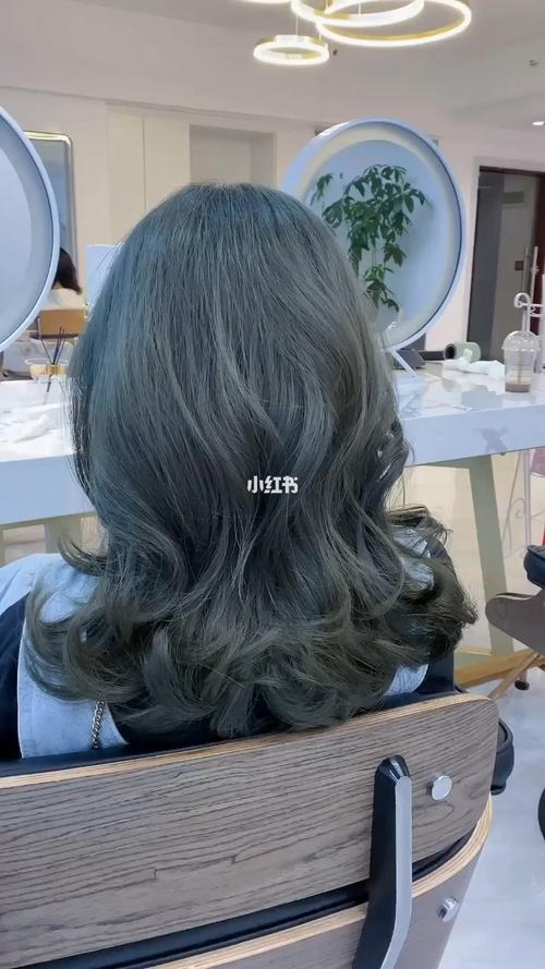 颜色冷色系发色超显白_冷色_显白_夏天去哪玩_时尚