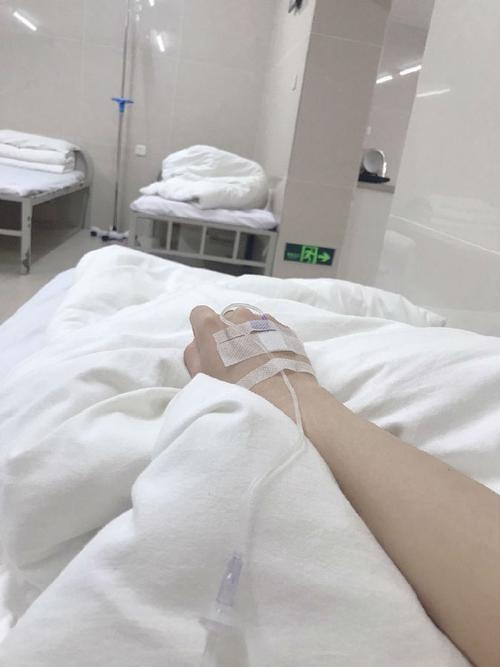 女生输液真实手背照片2020超清 女生输液图片真实照片