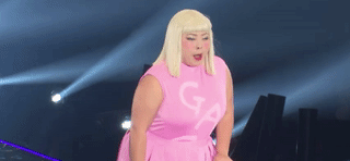 她丝毫不会介意自己的身材都会穿这种小短裙渡边直美每一次的表演勇