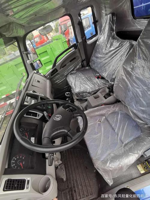 东风华神f5驾驶室,相比较以前的怎么样