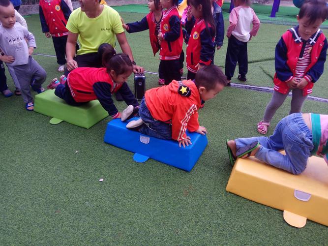 圣娃幼儿园小班体智能课