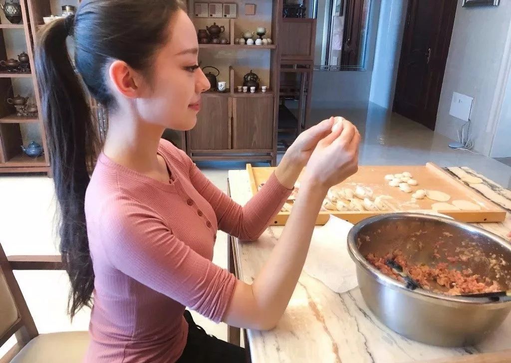 gif出处番号吧眼中那就完美女人,对于你们呢?0.0 - 动态图库网