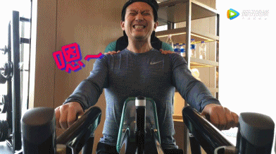 爆笑gif图:这种对自己都敢下狠手的人,要千万小心! - 动态图库网